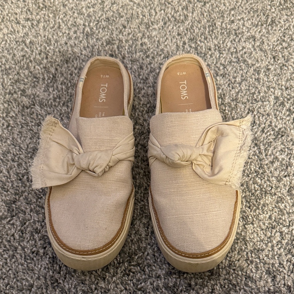 TOMS Beige Canvas Slip-Ons with Knot